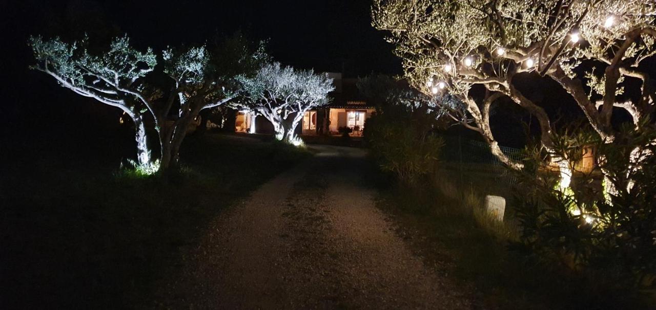 Le Mas Des Oliviers Puget-Ville Buitenkant foto